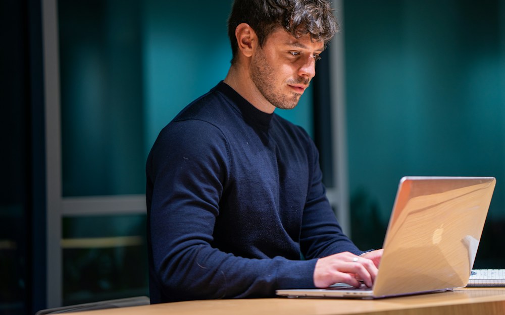 AI in the Workplace: A Practical Guide for Employees
